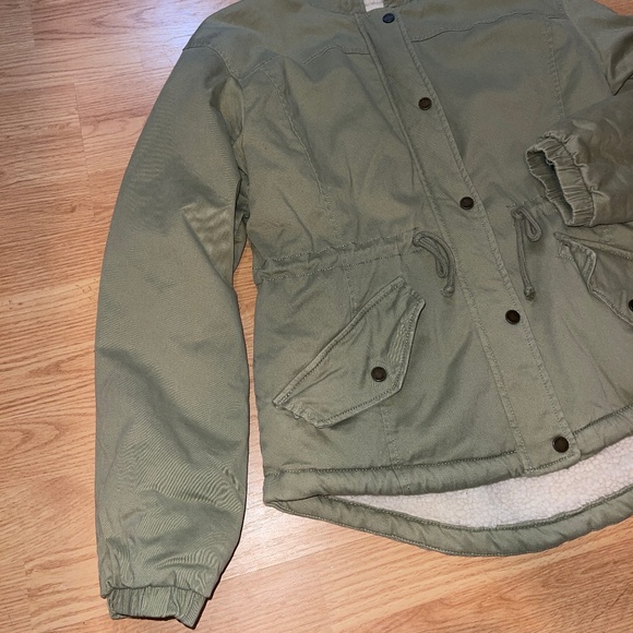 Women’s Hollister Light Green Sherpa Lined Jacket / Coat with Hood - Picture 2 of 7
